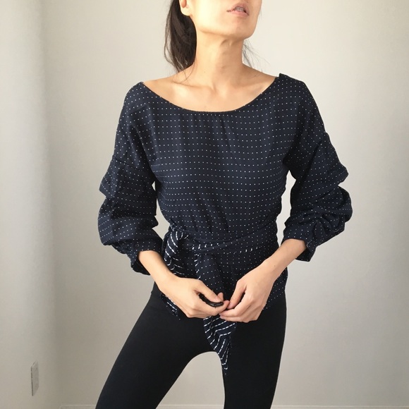 Sexy chic wrapped top with pretty sleeves - Picture 2 of 8